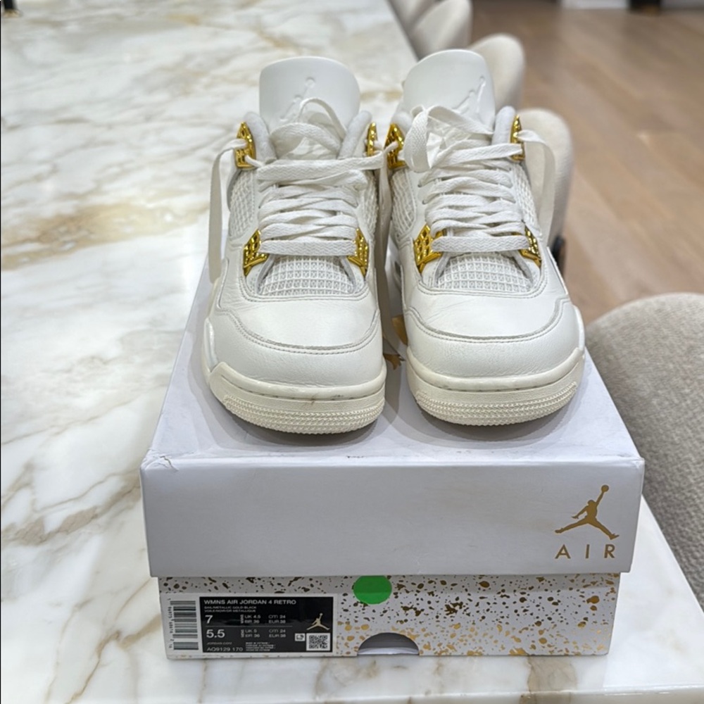 Women’s Air Jordan 4 Retro